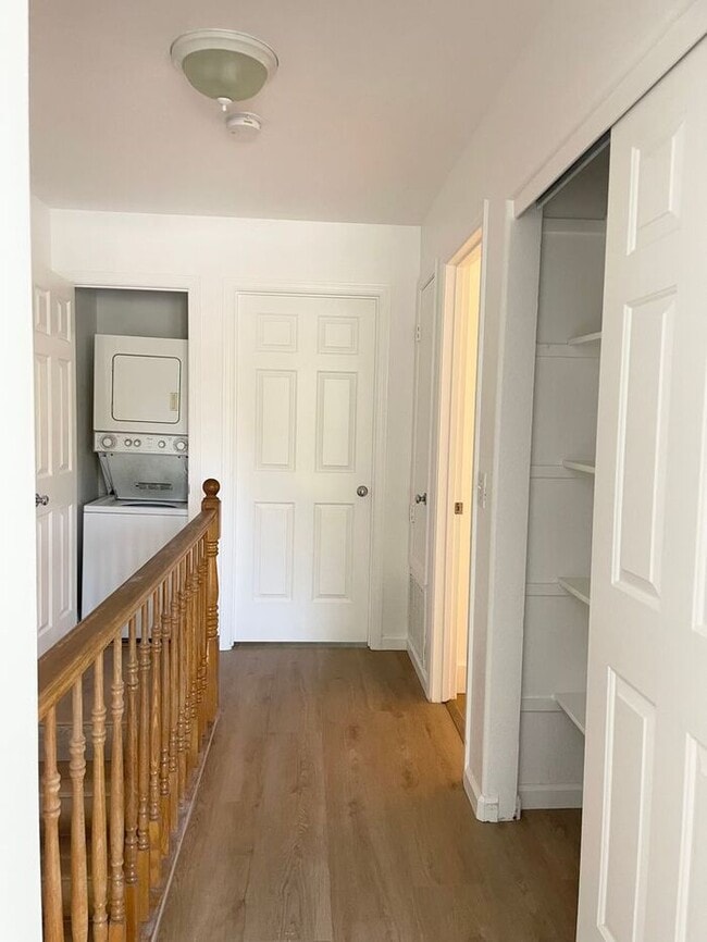 Building Photo - Spacious 2 Bedroom Condo with Garage — Min...