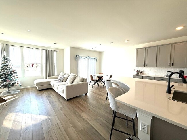 Building Photo - 5963 Hawkweed Dr