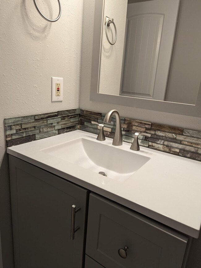 Building Photo - 133 3rd St