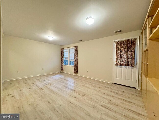 Building Photo - 10175 Treble Ct