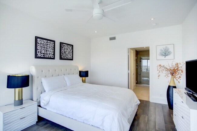 Building Photo - 1701 Hermann Dr