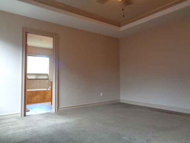 Building Photo - 6439 Robin Hood St SE