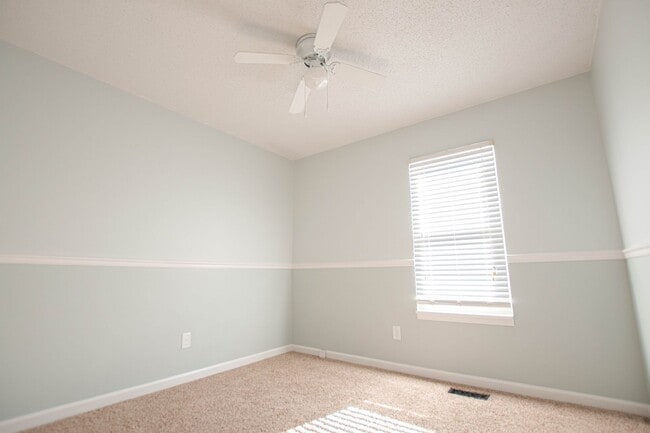 Building Photo - Pet Friendly Four Bedroom with Basement!