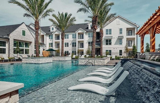 Building Photo - 8802 N Sam Houston Pkwy E Pky