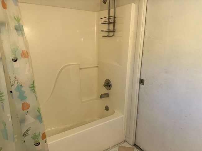 Building Photo - 2000+ sf home is in a great location, pet ...