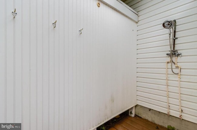 Building Photo - 37487 Burton Ct