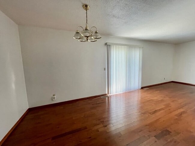 Building Photo - cd7