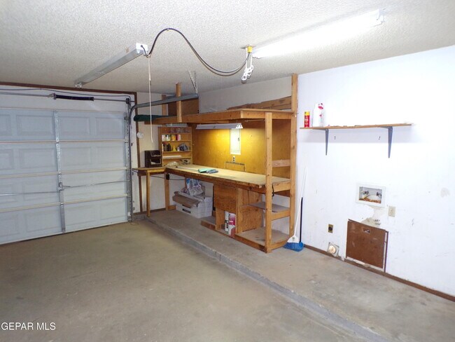 Building Photo - 4699 Round Rock Dr