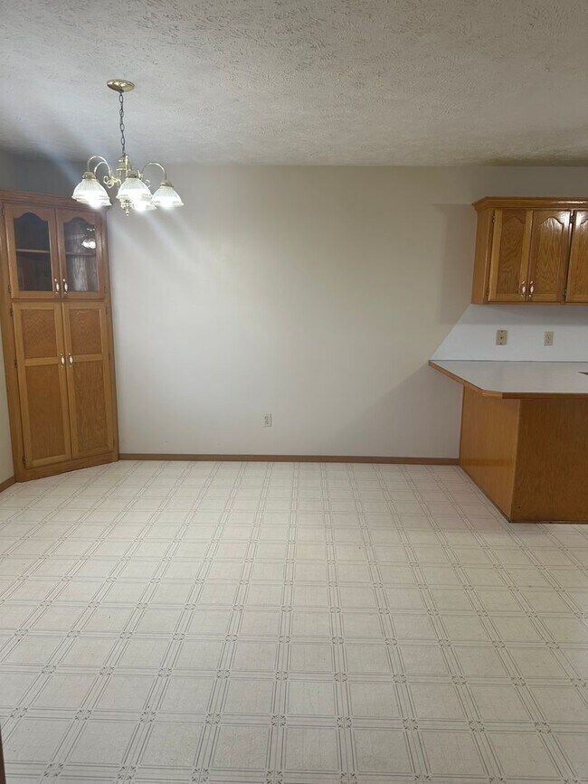 Building Photo - Beautiful Brick Home in Willard!