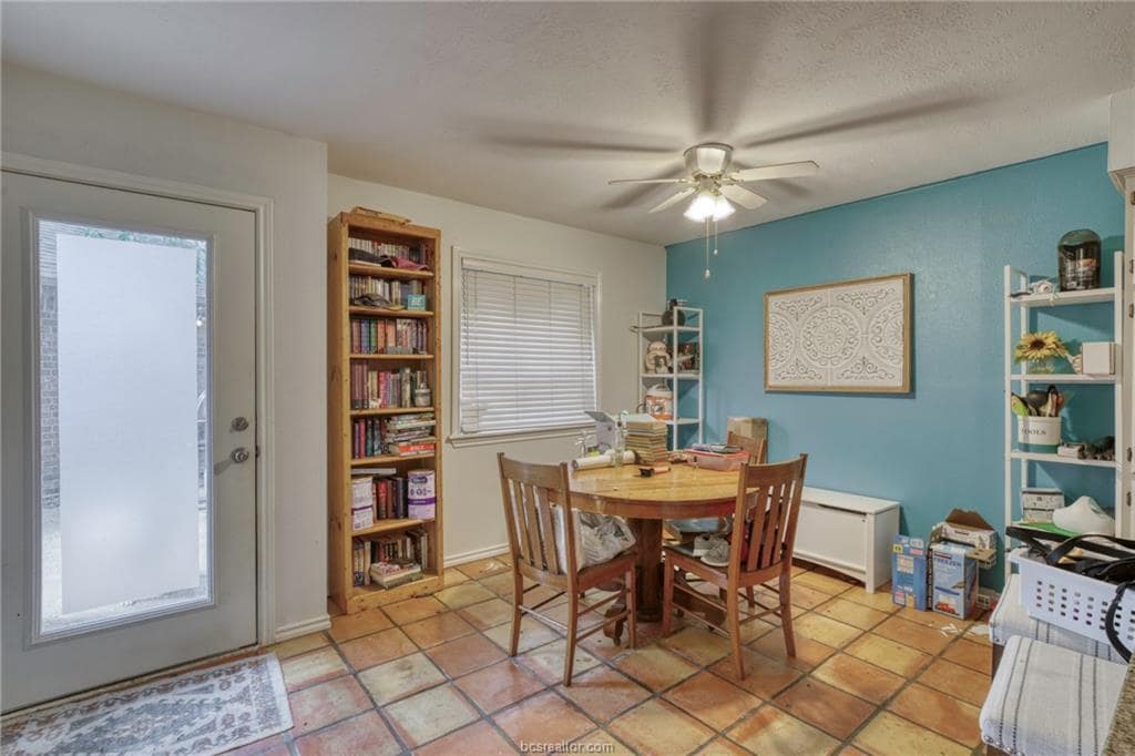 Building Photo - 2400 Longmire Dr