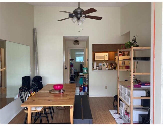 Building Photo - 806 W 24th St