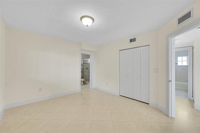 Building Photo - 410 SW 15th St