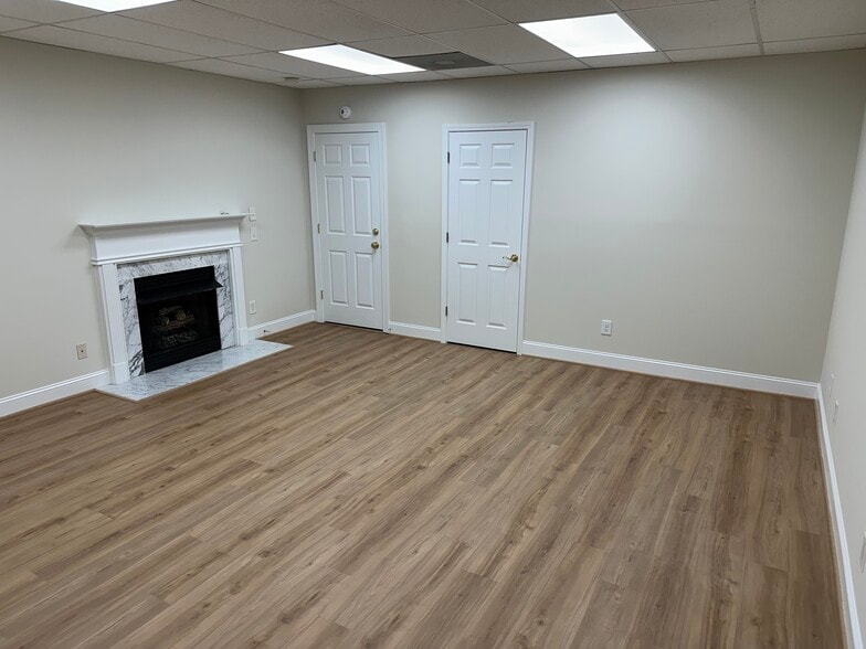 Building Photo - 6935 Old Valley School Rd