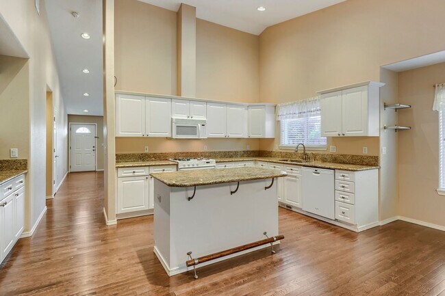 Building Photo - Single-Level 4BR/2BA Ranch — Spacious 3-Car Garage & Low-Maintenance Yard (Oregon City / Fairway ...