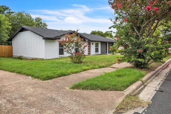 Building Photo - 1411 Manford Hill Dr