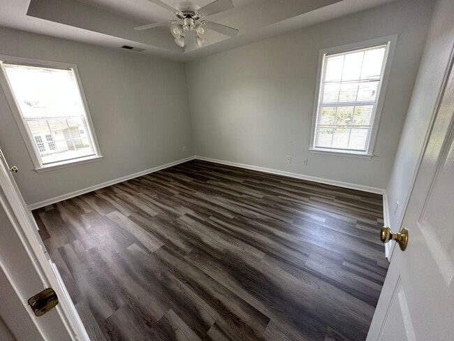 Building Photo - Charming Home