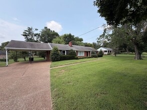 Building Photo - 2 bedroom, 1 bath home near Harding Place