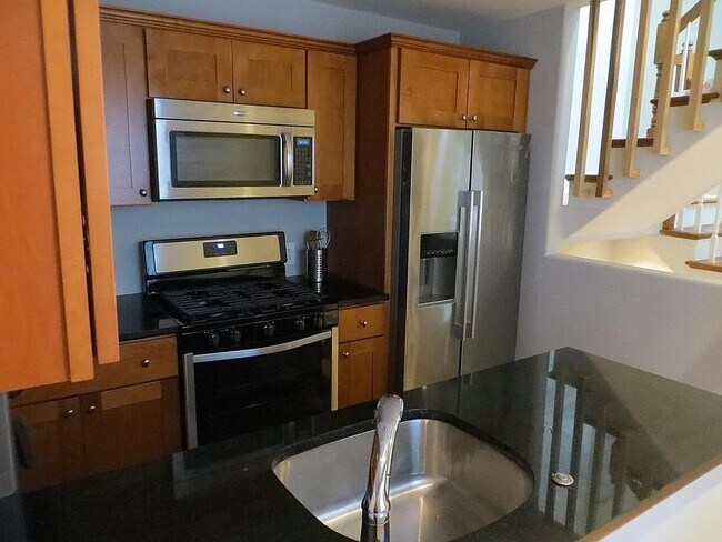 Building Photo - 1639 Carpenter St