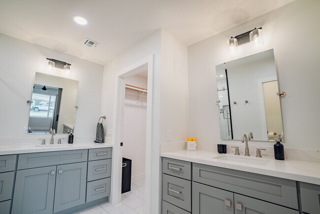 Building Photo - NO HOA Heated Pool-Gorgeous 3bed/2bath Home in Old Town Scottsdale