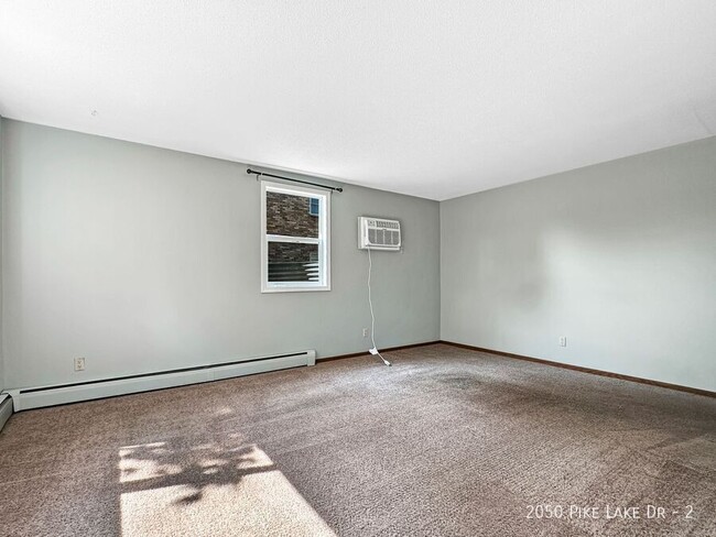 Building Photo - 2050 Pike Lake Dr