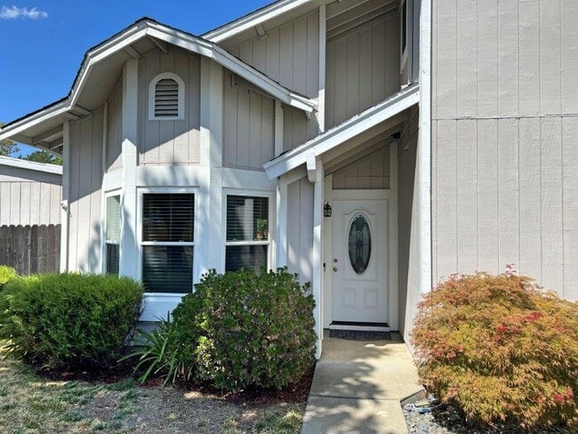 Building Photo - BEAUTIFULLY REMODELED 2 STORY VACAVILLE *S...