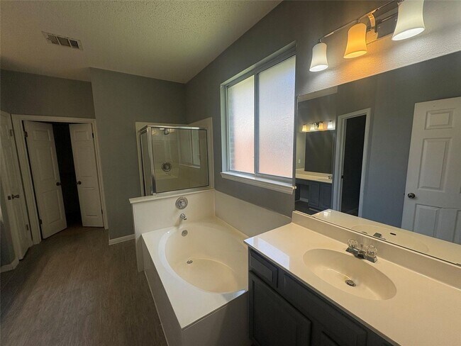 Building Photo - Newly Renovated Home in Cedar Park!