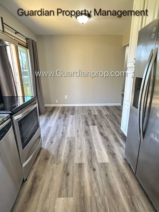 Building Photo - Champlin Single Family Home, Large Fenced Yard, Deck, 2 Car Garage,  Video Tour