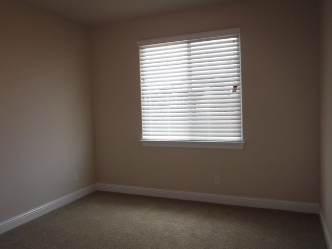 Building Photo - Beautiful Home In Highland Park
