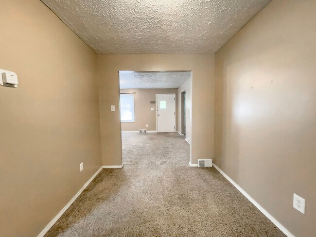 Building Photo - 1512 N Woodridge Ave
