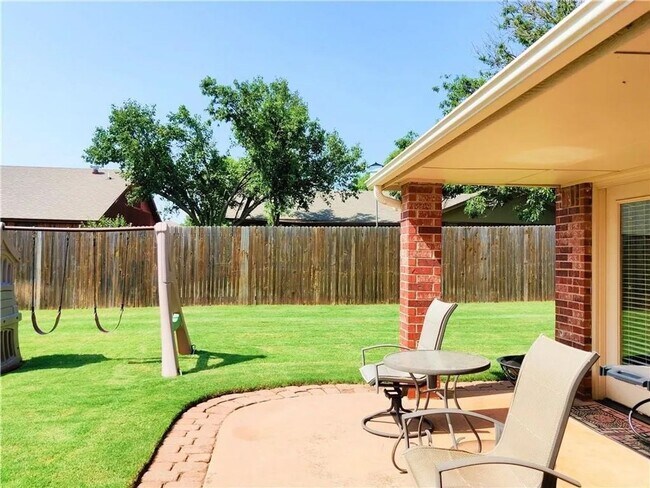 Building Photo - Spacious Home - Storm Shelter - Edmond Sch...