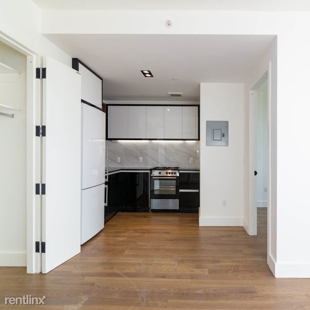 Building Photo - 581 Ocean Pkwy
