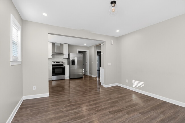 Building Photo - 4044 Dinglewood Ave