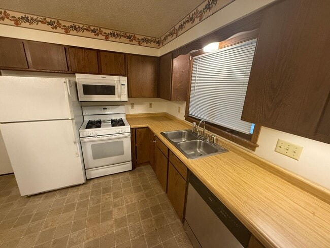 Building Photo - Three Bedroom - Two Bathroom Rambler in Bu...