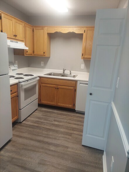 Kitchen - 110 Eveningside Dr
