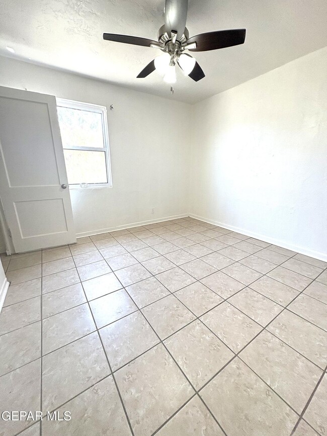 Building Photo - 517 Bataan Cir