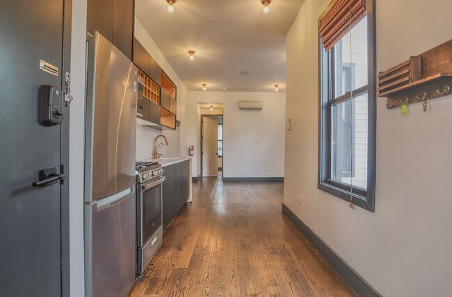 Building Photo - 43 Thorne St