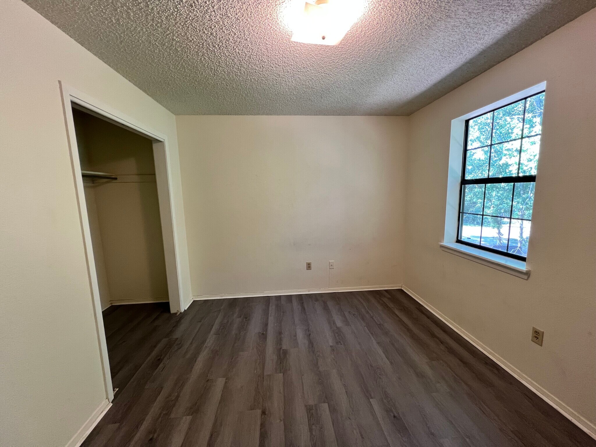 Building Photo - 636 Garland St