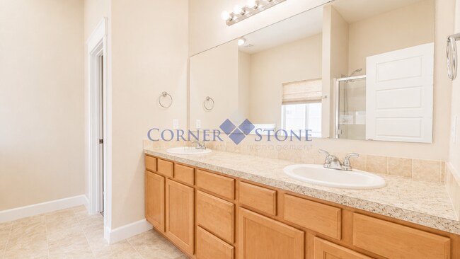 Building Photo - Immaculate Home in Pristine Meadows!