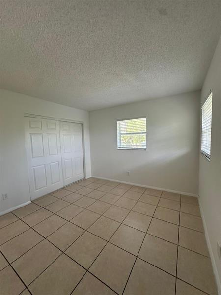 Building Photo - 5961 SW 41st St