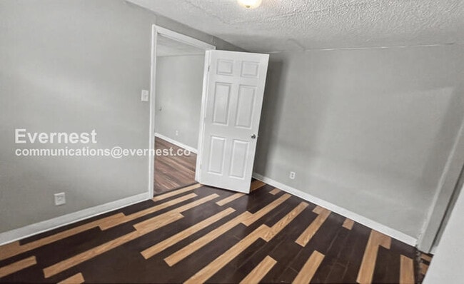 Building Photo - 1924 Blackford St