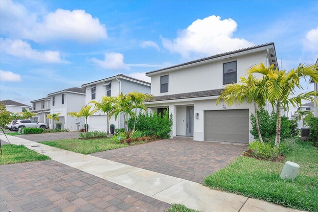 Building Photo - 713 SE 15th Ave