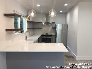 Building Photo - 423 W Woodlawn Ave