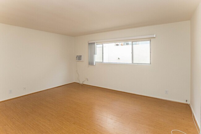 Building Photo - 1336 Centinela Ave
