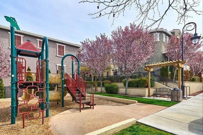Building Photo - 2125 Winepol Loop