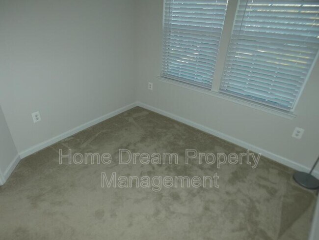 Building Photo - 6304 Crittenden Ln