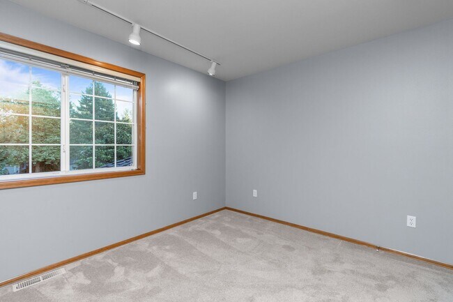 Building Photo - Spacious 4 bed/2.5 bath in Kirkland
