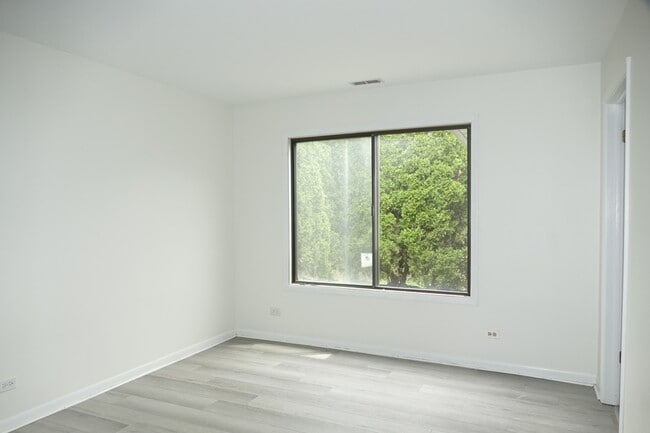 Building Photo - 1076 Crestwood Ln
