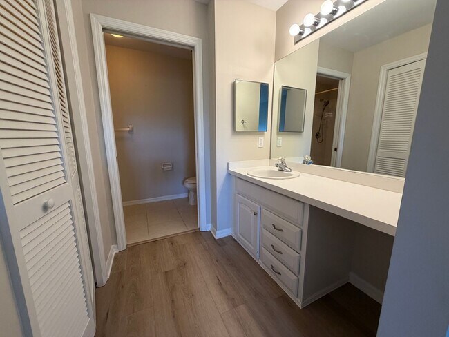 Building Photo - ANNUAL RENTAL - 2 BED / 2 BATH AT REGENT PARK