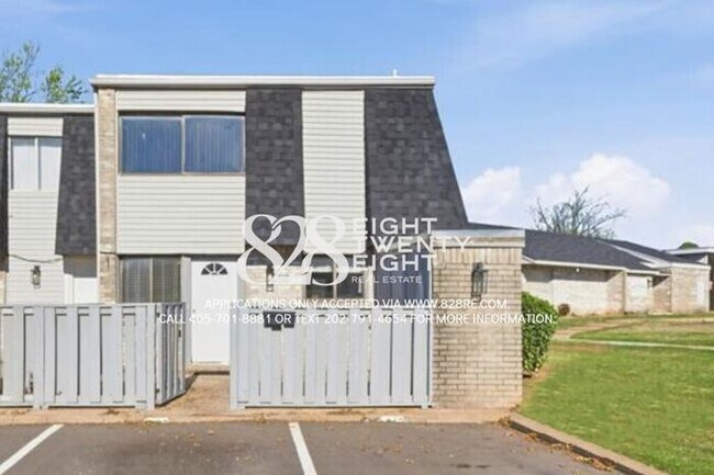 Building Photo - *COMING SOON - TOURS EST TO BEGIN 6/10/2026* Spacious 3 Bed/2.5 Bath Condo in East Norman!
