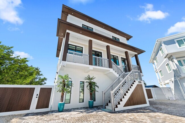 Building Photo - 247 Pescayo Ave